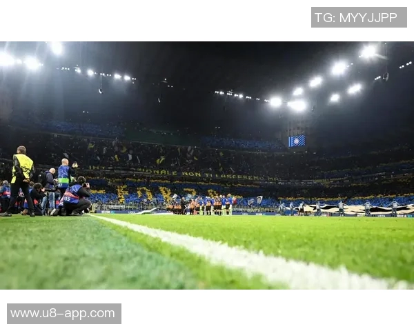 意天空预测国米对科莫首发阵容奥古斯托出任右边翼卫劳塔罗与小图搭档前锋