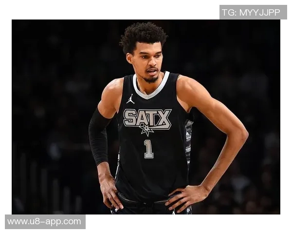 马刺未能充分挖掘文班潜力主帅战术安排遭质疑引发讨论