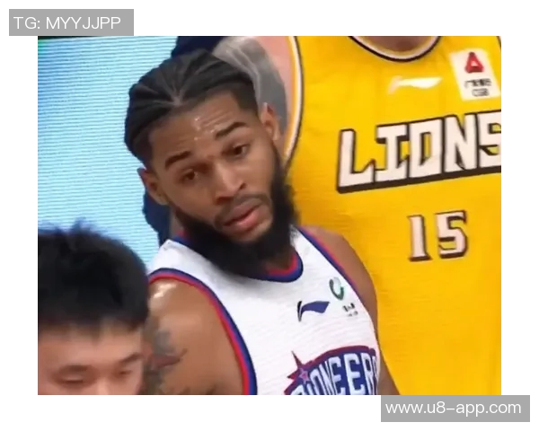 杨瀚森在比赛中掩护和传球速度较慢但节奏略快于克林根