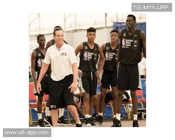 火箭队需突破体型限制改善空间布局与进攻多样性才能重回巅峰