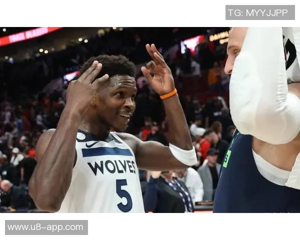 爱德华兹半场表现抢眼13投6中砍下并列最高16分助力球队奋勇争先